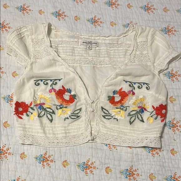Abercrombie & Fitch White Floral Embroidered Crop Top - Picture 1 of 11